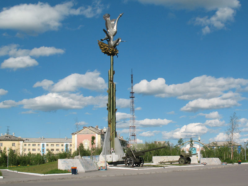 Город воркута достопримечательности. Площадь Победы Воркута. Памятник Победы Воркута. Площадь Победы города Воркуты. Воркута монумента Победы.